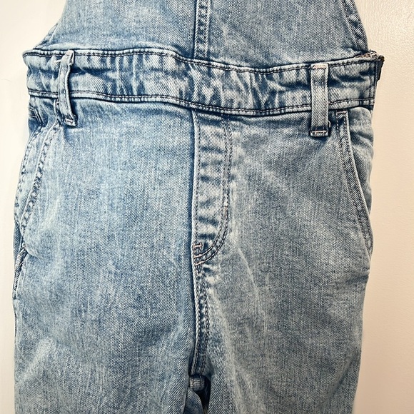 Old Navy Classic Blue Denim Overalls straight leg size 2. - Picture 6 of 13